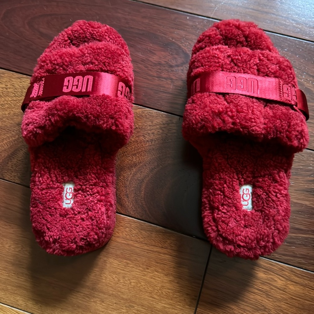 Ugg platform red fluffy slides